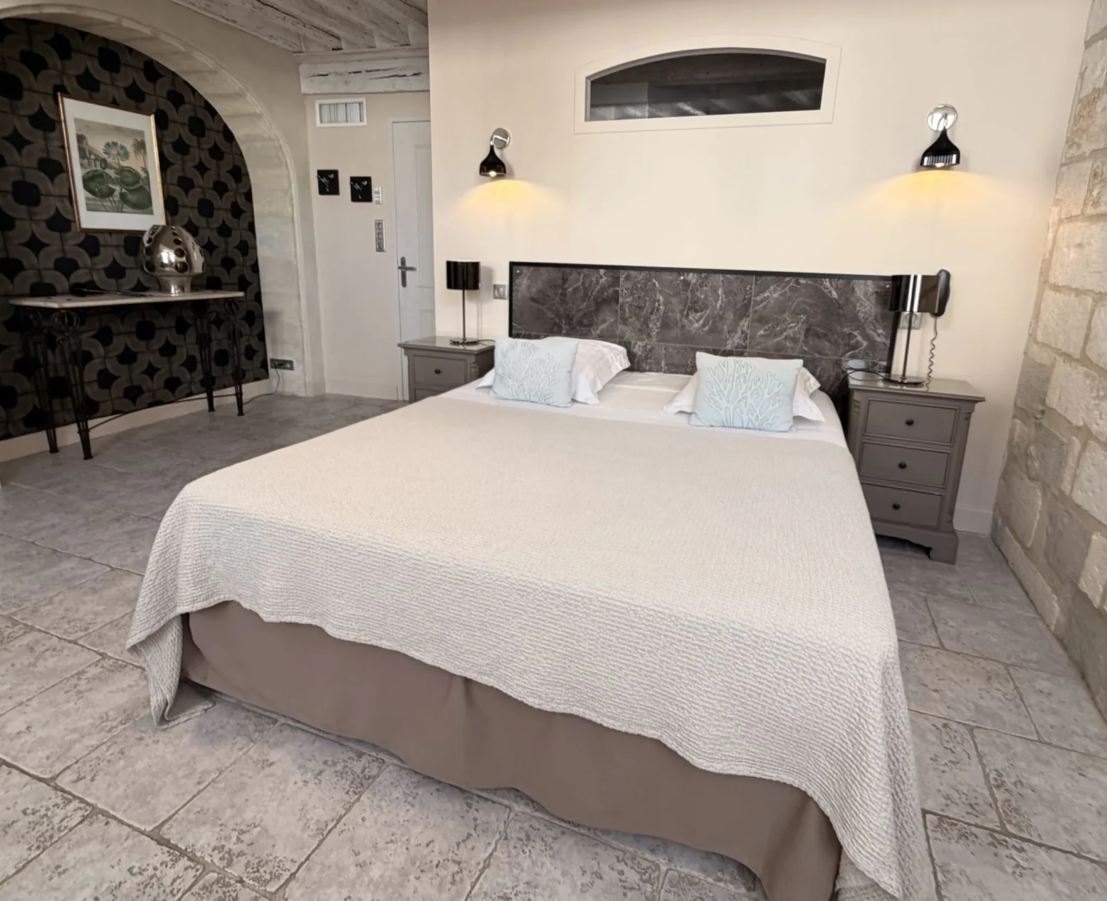 Chambre C — Élégance graphique